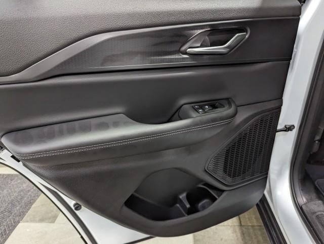 used 2024 Jeep Grand Cherokee car, priced at $39,998