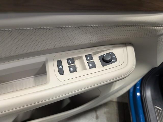 used 2025 Volkswagen Atlas car, priced at $37,498