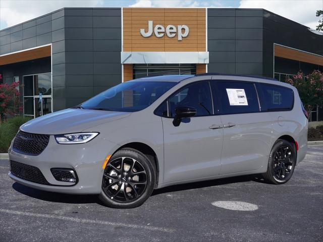 new 2025 Chrysler Pacifica car, priced at $46,243