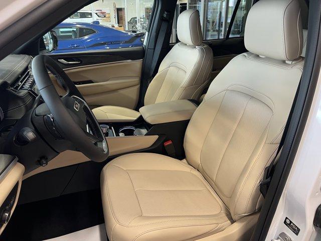 new 2025 Jeep Grand Cherokee car, priced at $53,593