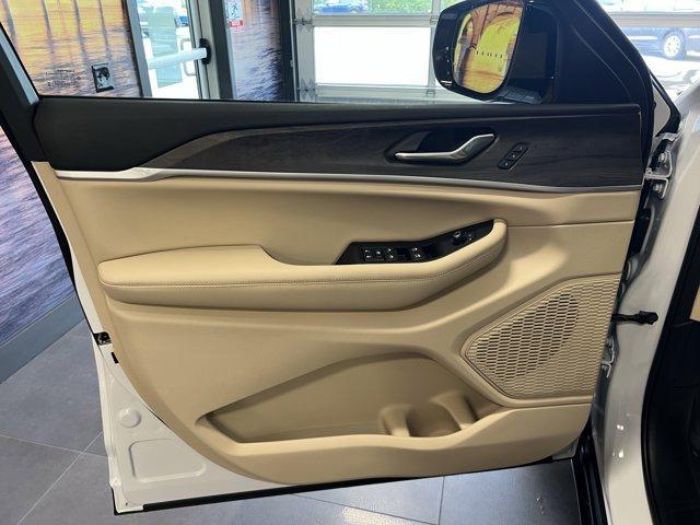 new 2025 Jeep Grand Cherokee car, priced at $53,593