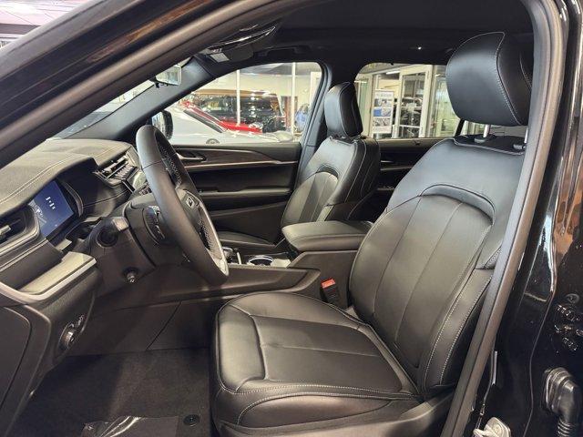 new 2025 Jeep Grand Cherokee L car