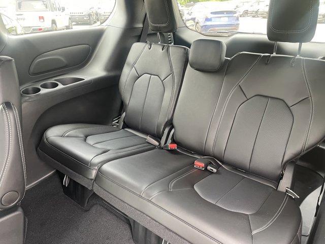new 2025 Chrysler Pacifica car