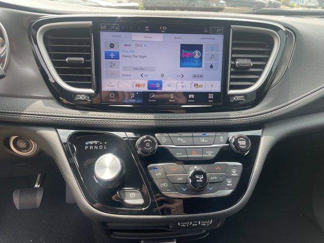 new 2025 Chrysler Pacifica car