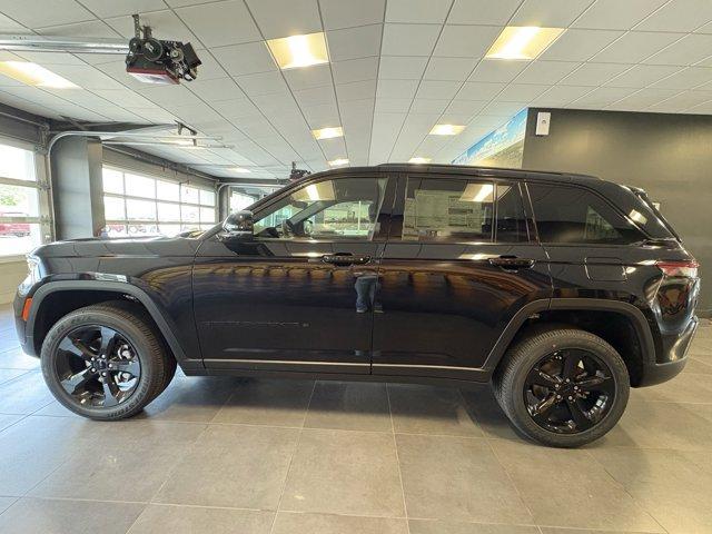 new 2025 Jeep Grand Cherokee car, priced at $49,670