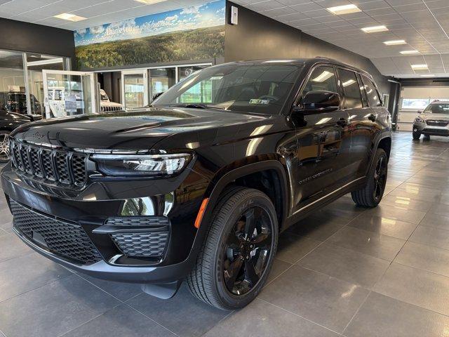 new 2025 Jeep Grand Cherokee car, priced at $49,670