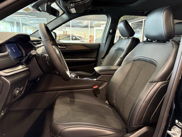 new 2025 Jeep Grand Cherokee car, priced at $49,670