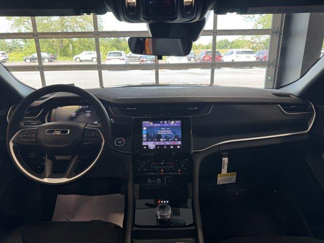 new 2025 Jeep Grand Cherokee car, priced at $45,650