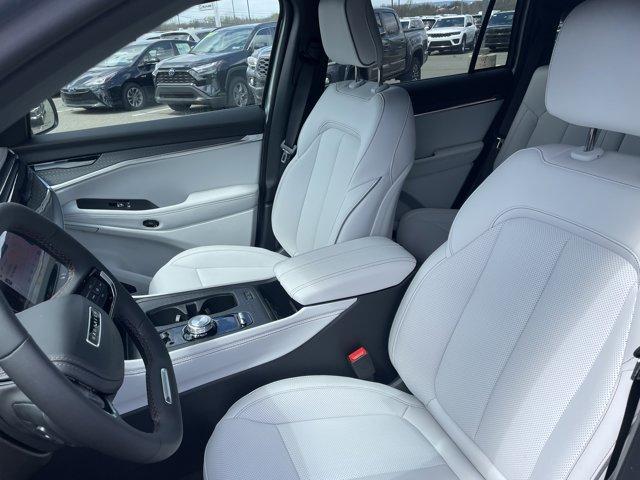 new 2025 Jeep Wagoneer S car