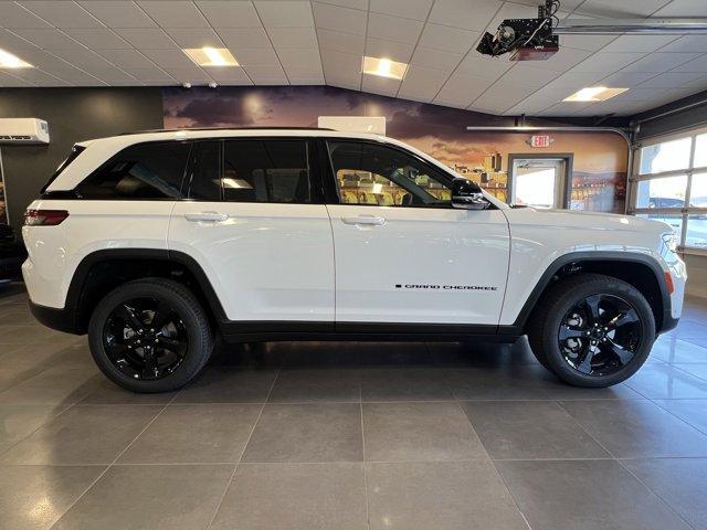 new 2025 Jeep Grand Cherokee car, priced at $53,683