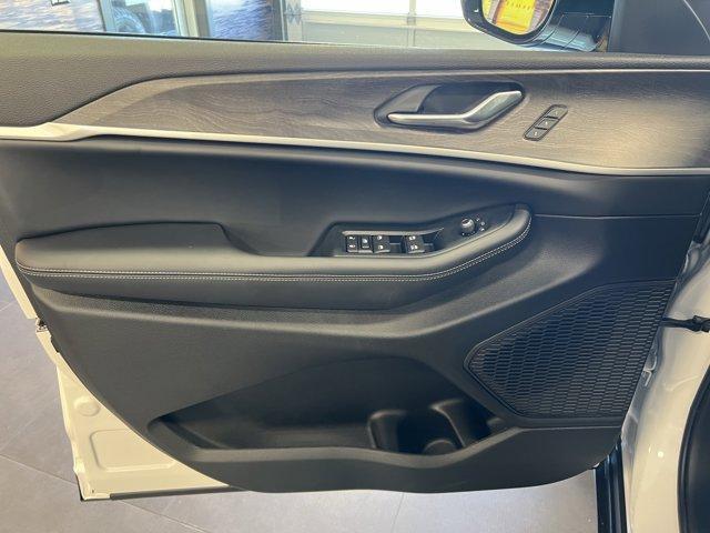 new 2025 Jeep Grand Cherokee car, priced at $53,683