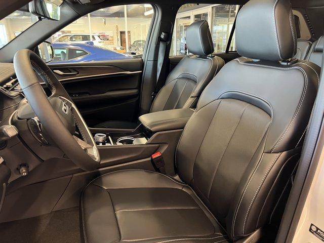 new 2025 Jeep Grand Cherokee car, priced at $53,683