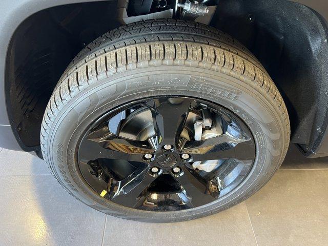 new 2025 Jeep Grand Cherokee car, priced at $53,683