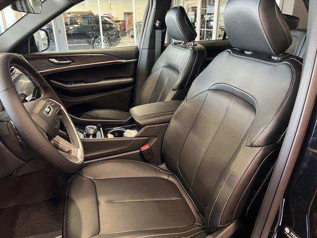 new 2025 Jeep Grand Cherokee car, priced at $49,233