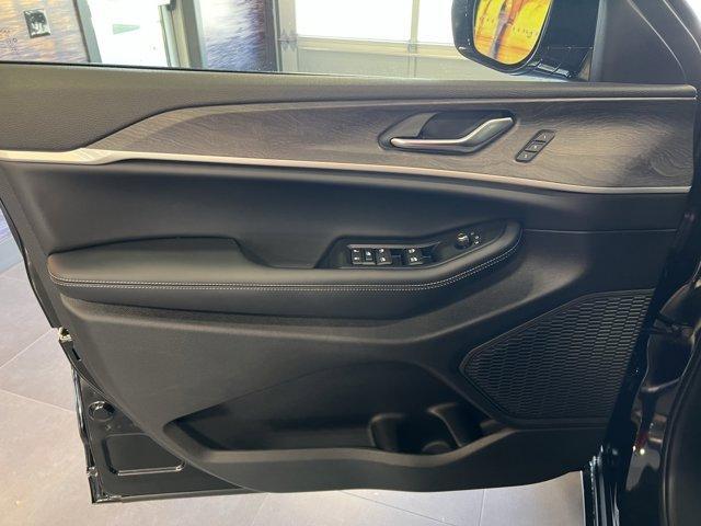 new 2025 Jeep Grand Cherokee car, priced at $49,233