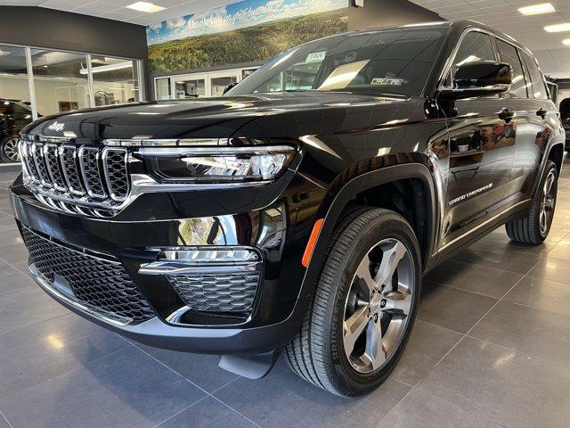 new 2025 Jeep Grand Cherokee car, priced at $49,233