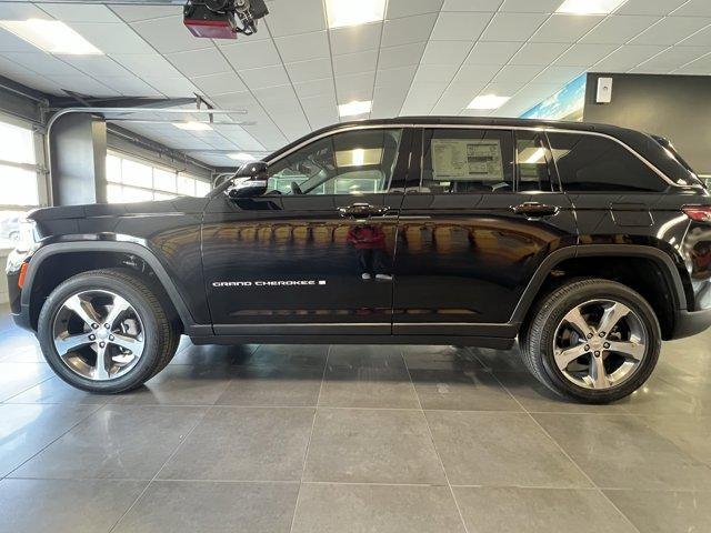 new 2025 Jeep Grand Cherokee car, priced at $49,233