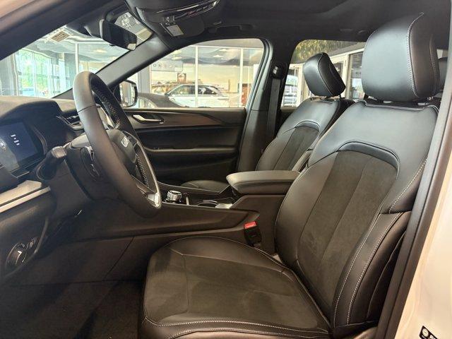 new 2025 Jeep Grand Cherokee car, priced at $49,075
