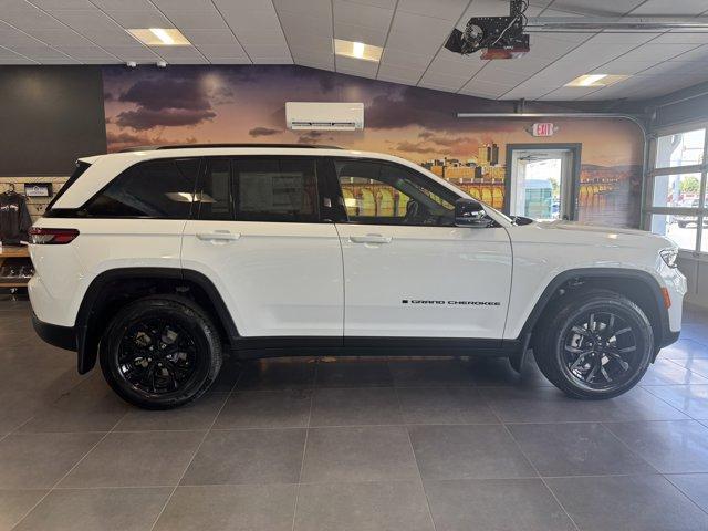 new 2025 Jeep Grand Cherokee car, priced at $47,855