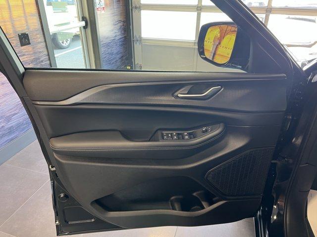 new 2025 Jeep Grand Cherokee car, priced at $48,025
