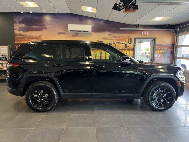 new 2025 Jeep Grand Cherokee car, priced at $48,025