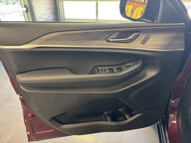new 2025 Jeep Grand Cherokee car, priced at $53,830