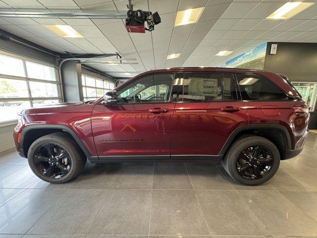 new 2025 Jeep Grand Cherokee car, priced at $49,470
