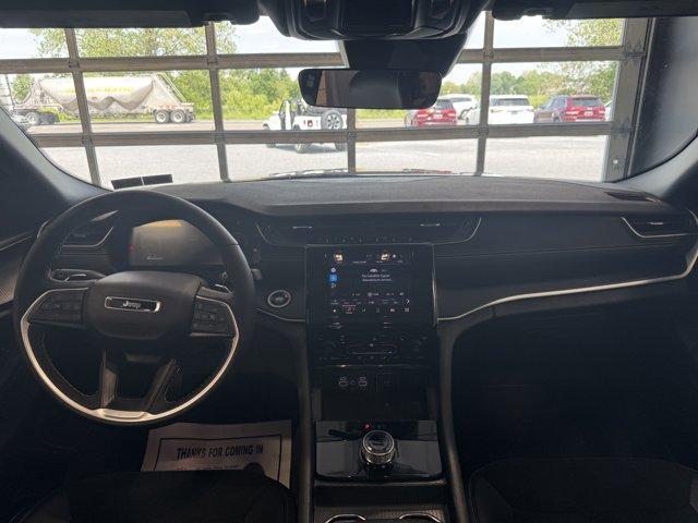 new 2025 Jeep Grand Cherokee car, priced at $49,470