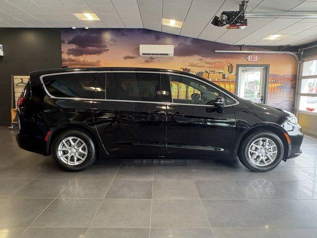 new 2025 Chrysler Pacifica car, priced at $44,327