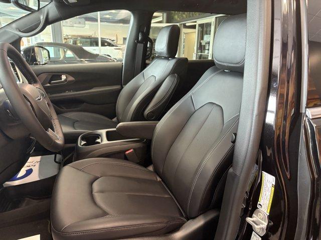 new 2025 Chrysler Pacifica car, priced at $44,327