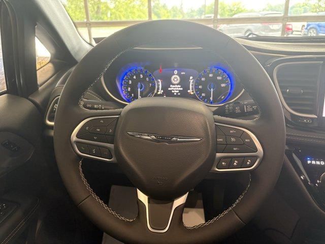 new 2025 Chrysler Pacifica car, priced at $44,327