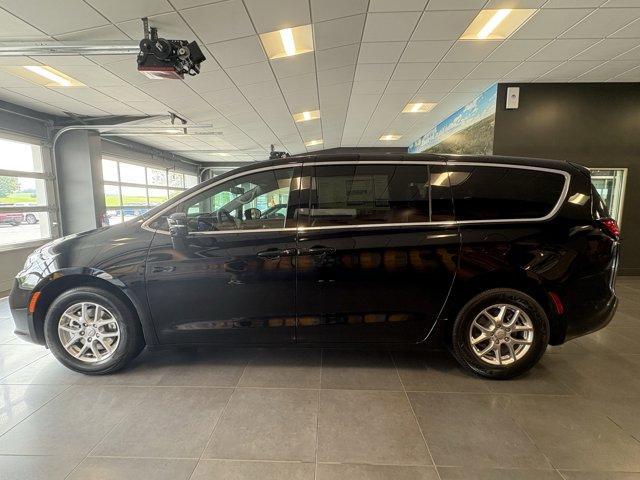 new 2025 Chrysler Pacifica car, priced at $44,327