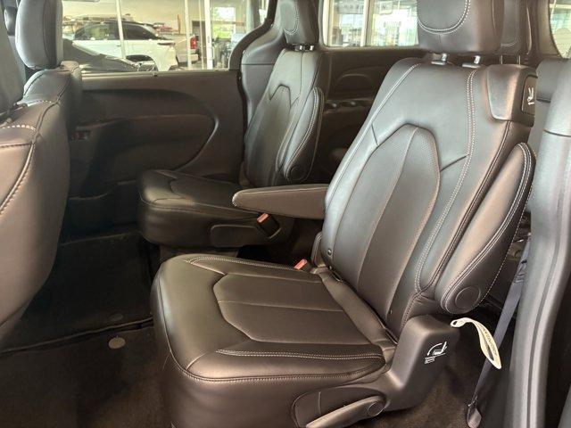 new 2025 Chrysler Pacifica car, priced at $44,327