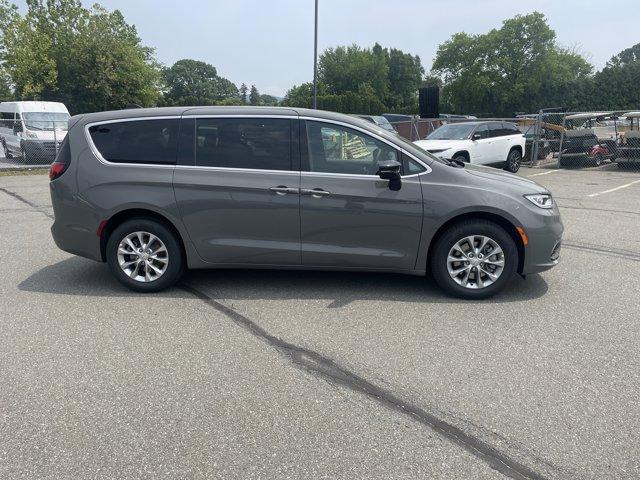 new 2025 Chrysler Pacifica car, priced at $45,963