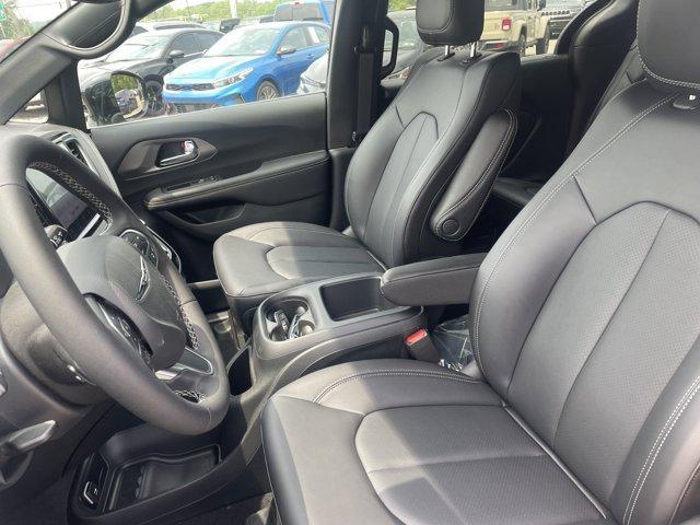 new 2025 Chrysler Pacifica car, priced at $45,963