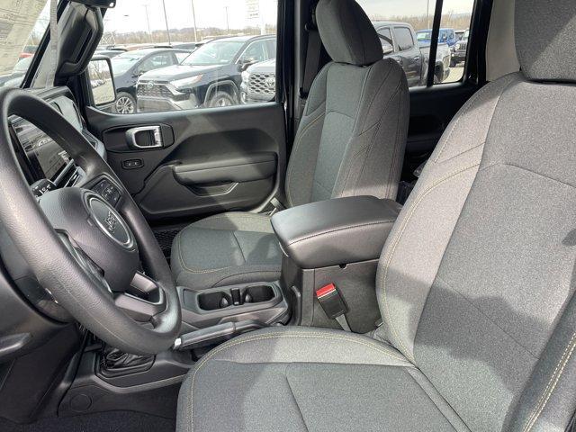 new 2025 Jeep Gladiator car