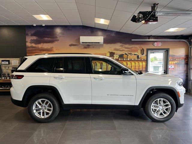 new 2025 Jeep Grand Cherokee car, priced at $43,075