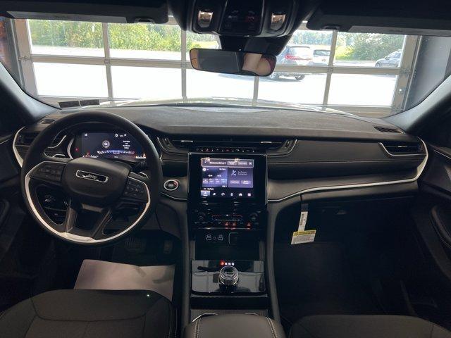 new 2025 Jeep Grand Cherokee car, priced at $43,075