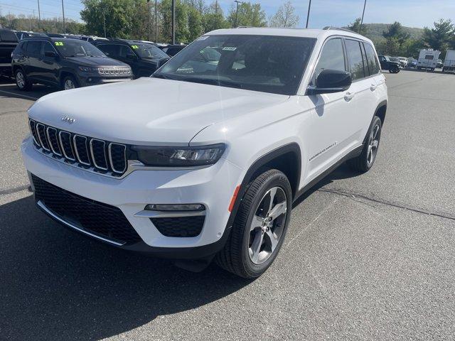 new 2025 Jeep Grand Cherokee car, priced at $52,182