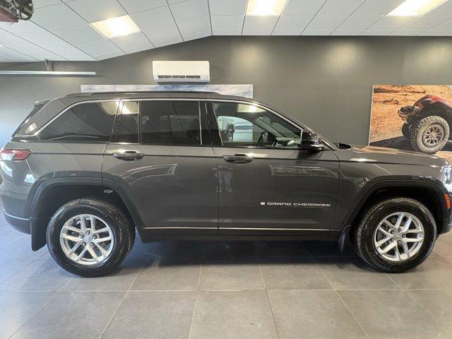 new 2025 Jeep Grand Cherokee car, priced at $44,095