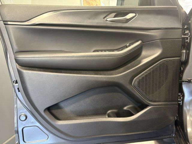 new 2025 Jeep Grand Cherokee car, priced at $44,095
