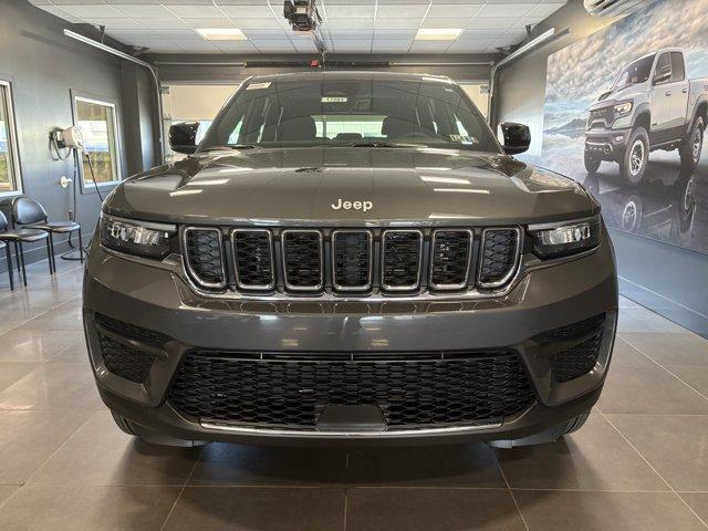 new 2025 Jeep Grand Cherokee car, priced at $44,095