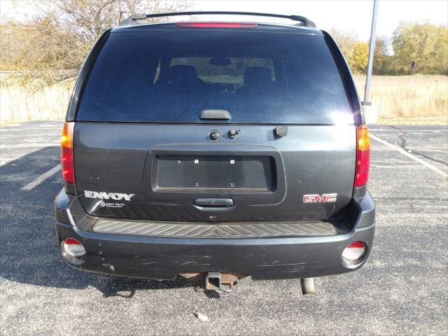 used 2004 GMC Envoy car, priced at $3,300