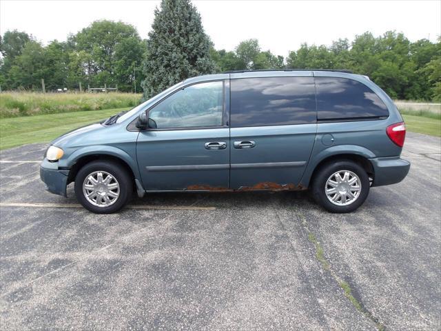 used 2005 Dodge Caravan car, priced at $2,200
