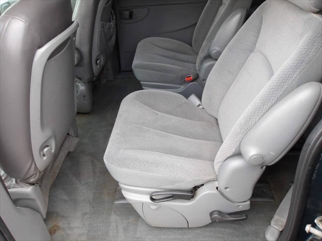 used 2005 Dodge Caravan car, priced at $2,200
