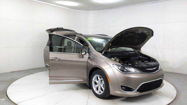 used 2017 Chrysler Pacifica car, priced at $19,483