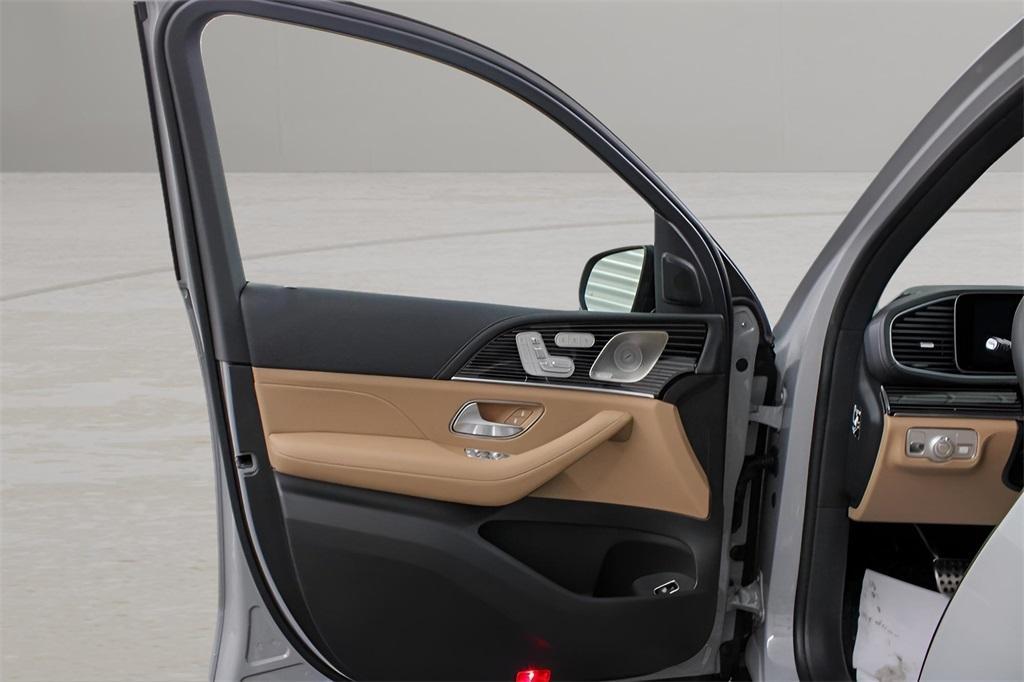 new 2025 Mercedes-Benz GLS 450 car, priced at $106,310