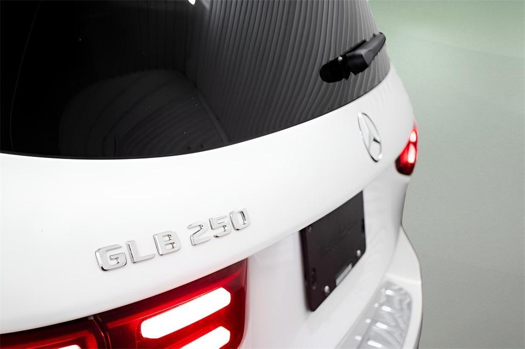 new 2025 Mercedes-Benz GLB 250 car, priced at $47,145