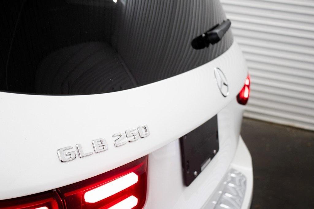 new 2025 Mercedes-Benz GLB 250 car, priced at $47,145