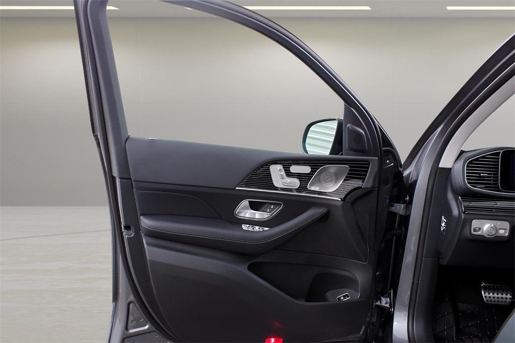 new 2025 Mercedes-Benz GLS 450 car, priced at $100,995